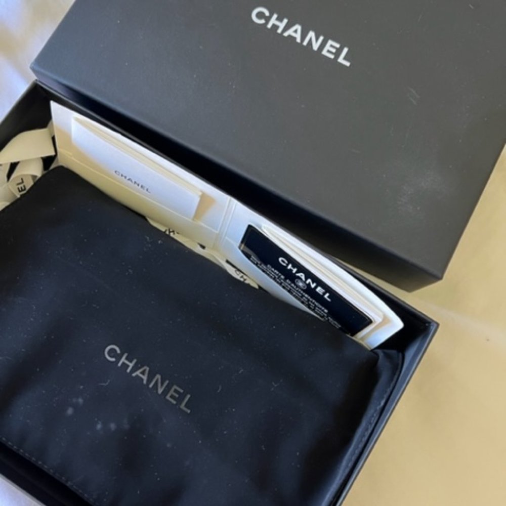 Chanel - Rhinestone Boy Wallet - Excellent Condition - Picture 2 of 8